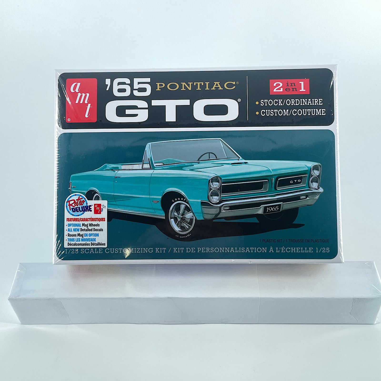 1965 Pontiac GTO Convertible Aqua AMT Plastic Model Kit AMT1191M/12 Scale 1:25